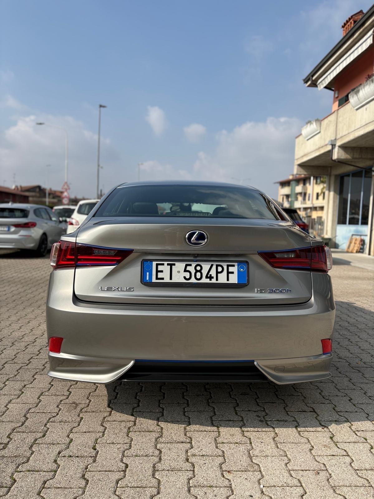 Lexus IS Hybrid FSport