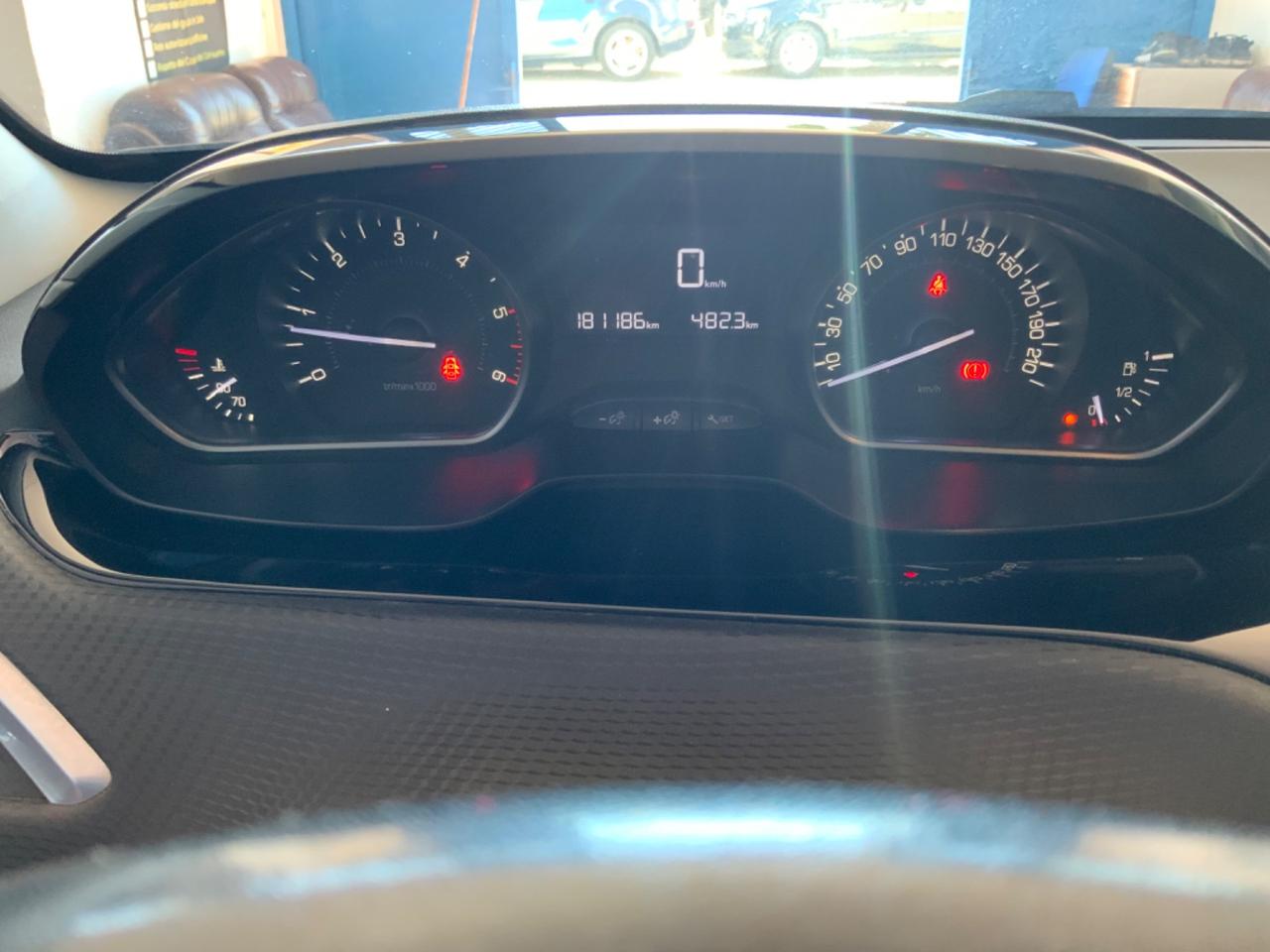 Peugeot 2008 BlueHDi 120 S&S Féline