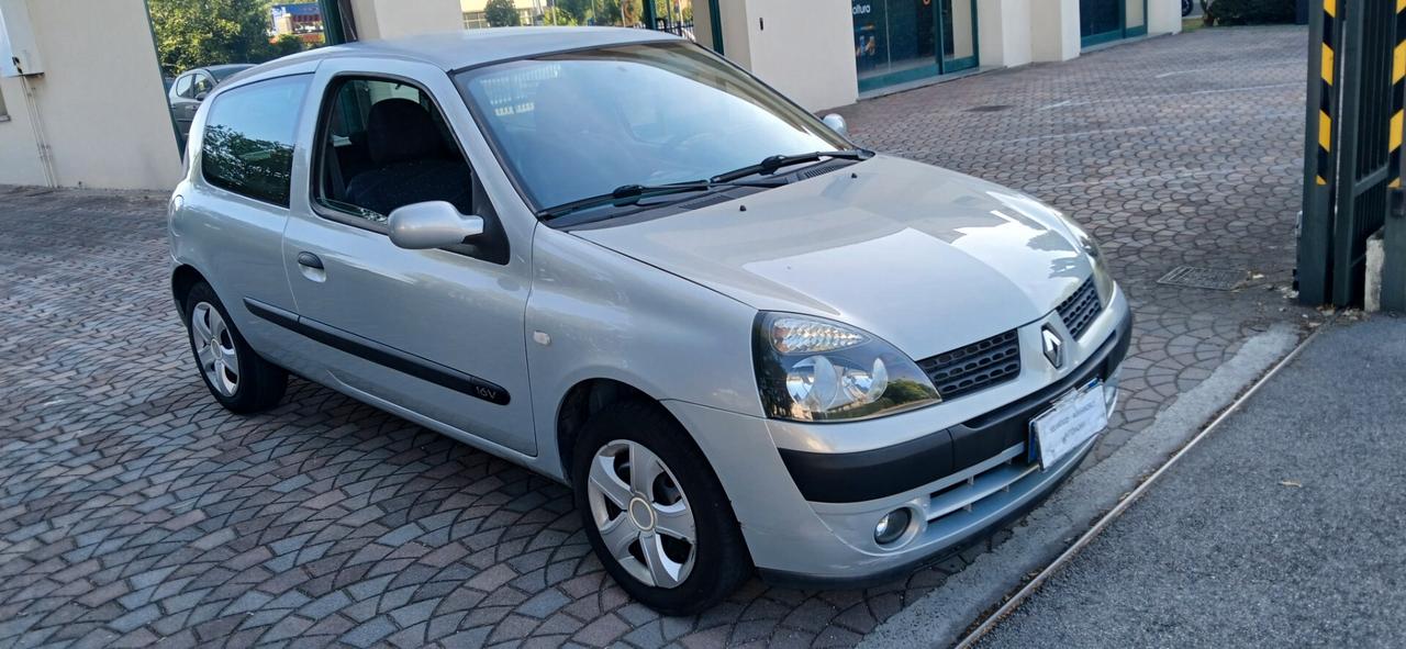 Renault Clio 1.1 benzina neopatentati