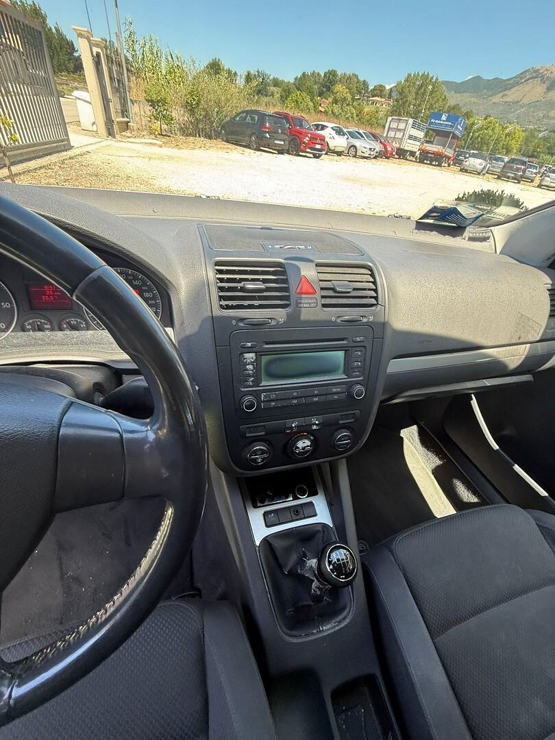 VOLKSWAGEN GOLF 5" SERIE