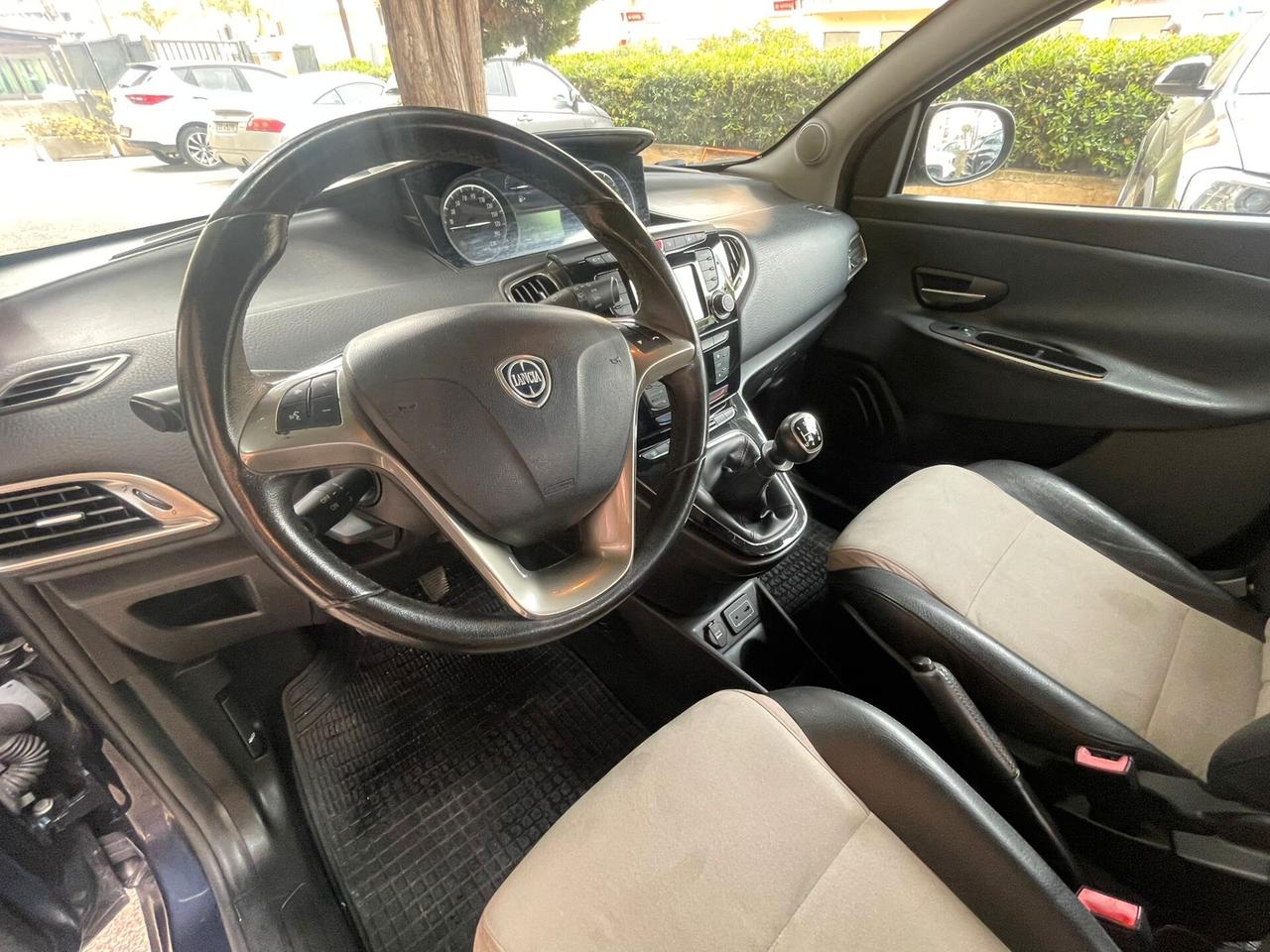Lancia Ypsilon 1.2 69 CV 5 porte Platinum