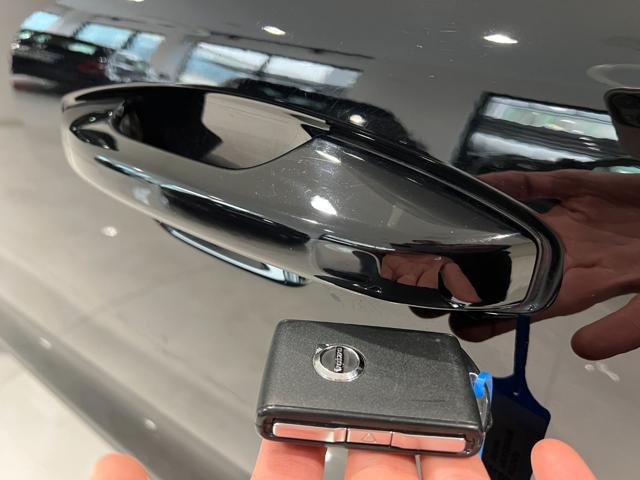 VOLVO XC40 T5 Recharge Plug-in Hybrid Inscription tetto pan.