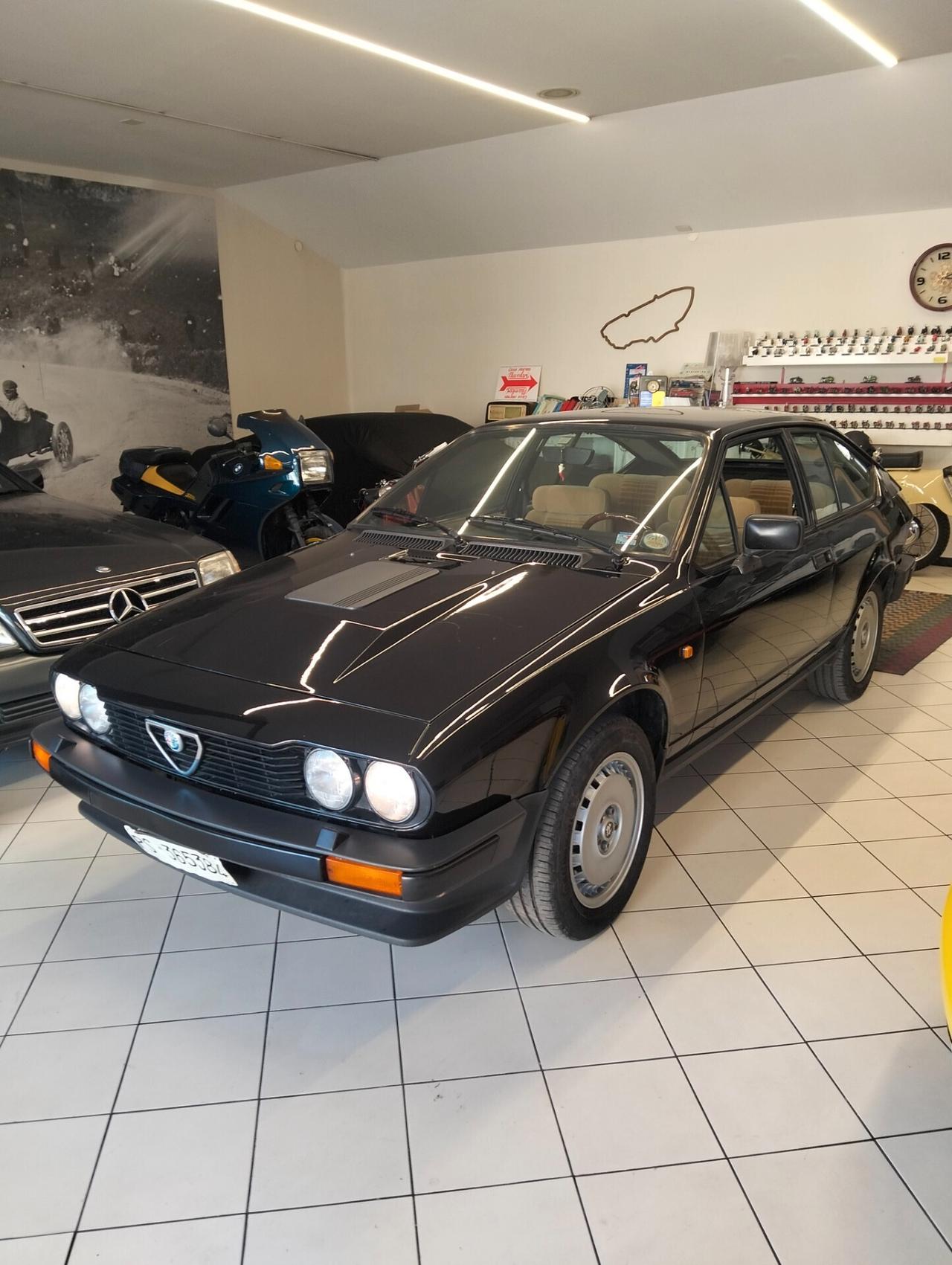 Alfa Romeo GTV 2500 v6
