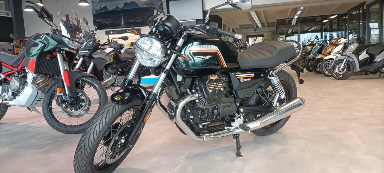 Moto Guzzi V7 €5 plus Special Nero Smeraldo