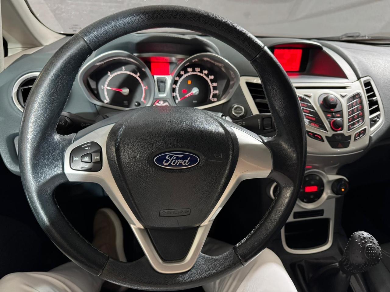 Ford Fiesta 1.4 TDCi 70CV 3 porte Titanium PER NEOPATENTATI