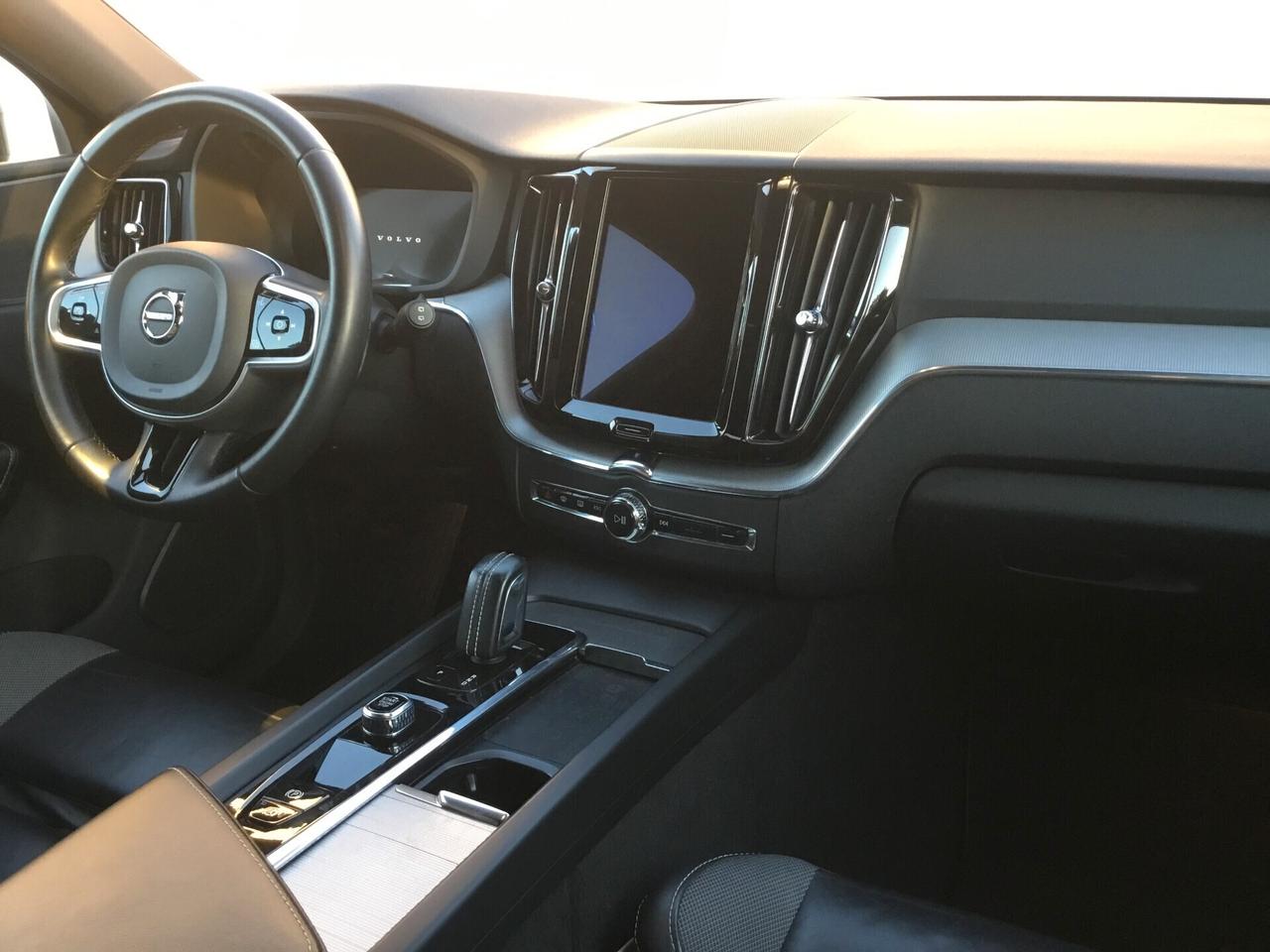 Volvo XC60 B5 (d) AWD AUT. R-DESIGN