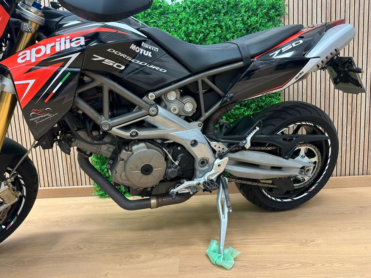 APRILIA DORSODURO 750 FACTORY 2011 DA 99€ AL MESE