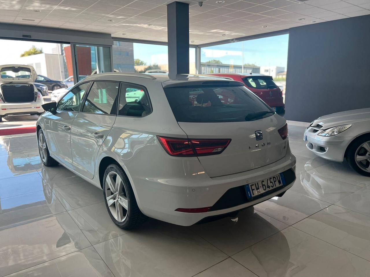 Seat Leon 1.6 TDI 115 CV ST Style *PIENO OMAGGIO*