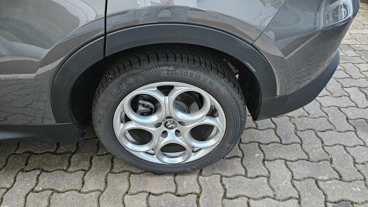 Alfa Romeo Tonale 1.5 hybrid 130cv tct7 CRUISE ADATT-NAVY-DAB-18"