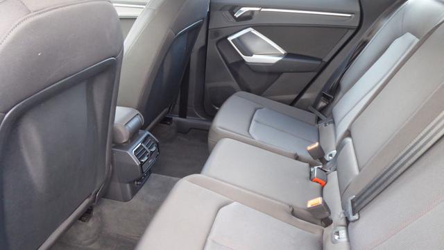 AUDI Q3 35 TFSI Business
