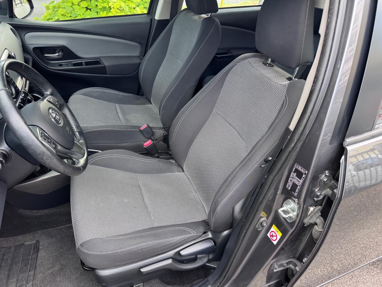 Toyota Yaris 1.5 Hybrid 5 p neopaten garanzia 12 mesi