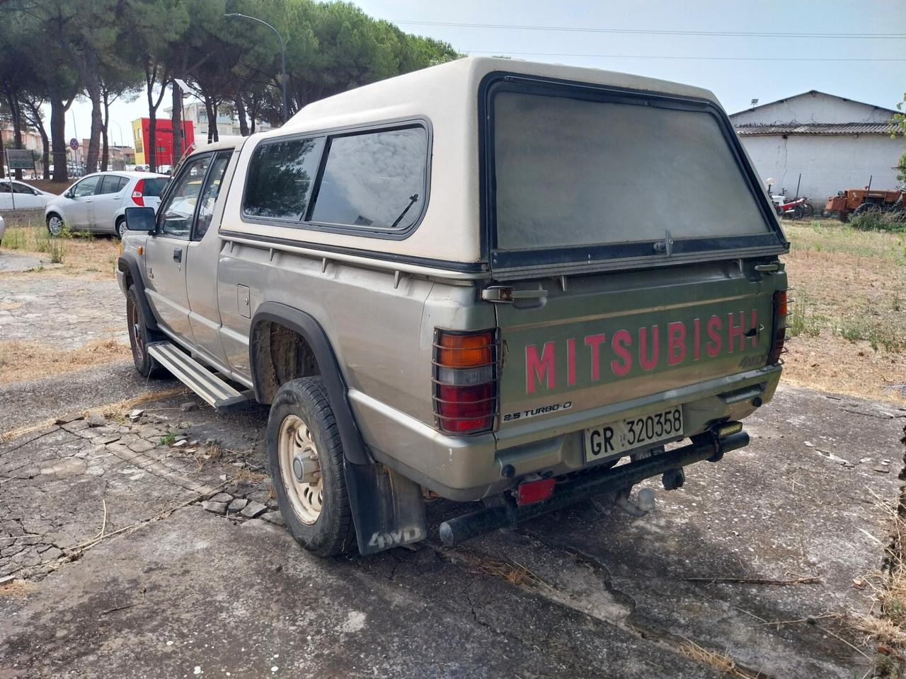 Mitsubishi L200 2.5 TD 4WD Club Cab Pick-up