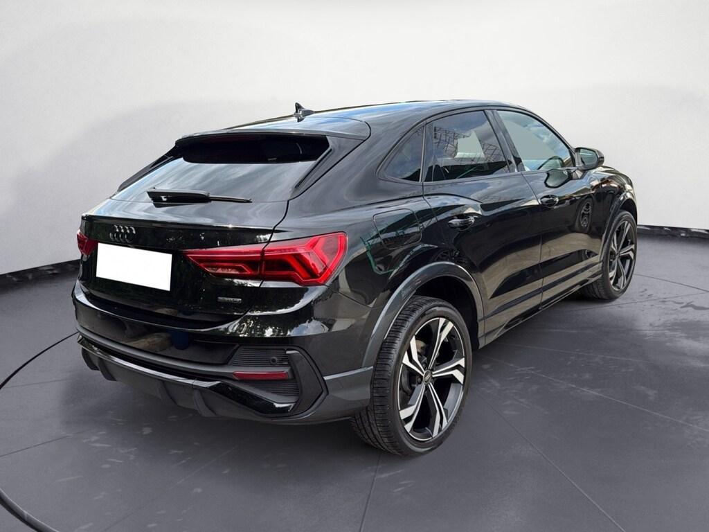 Audi Q3 40 2.0 TDI Identity Black quattro S tronic