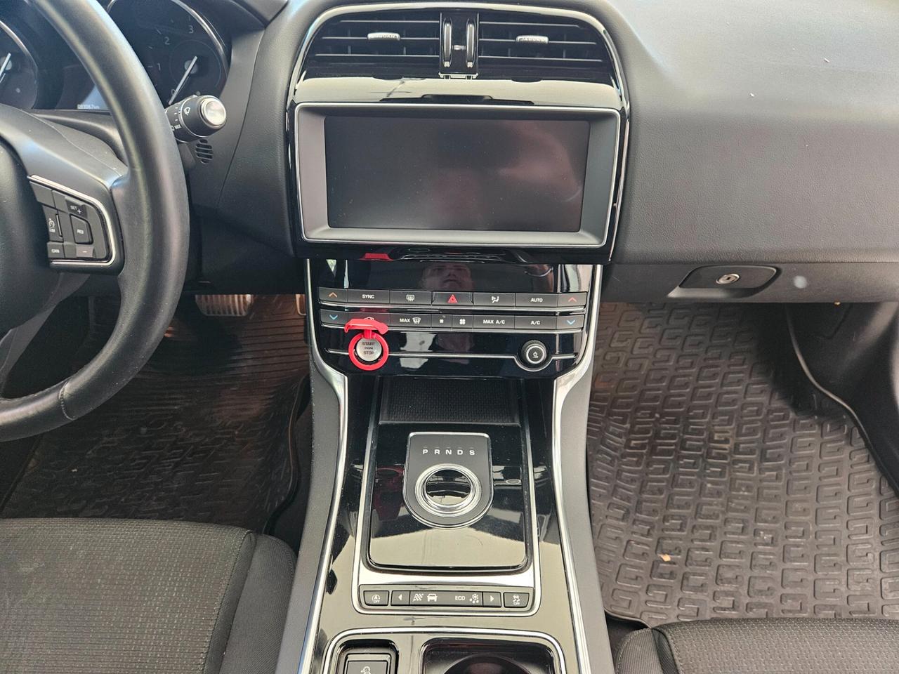 Jaguar XE 2.0 D 180 CV aut. Pure