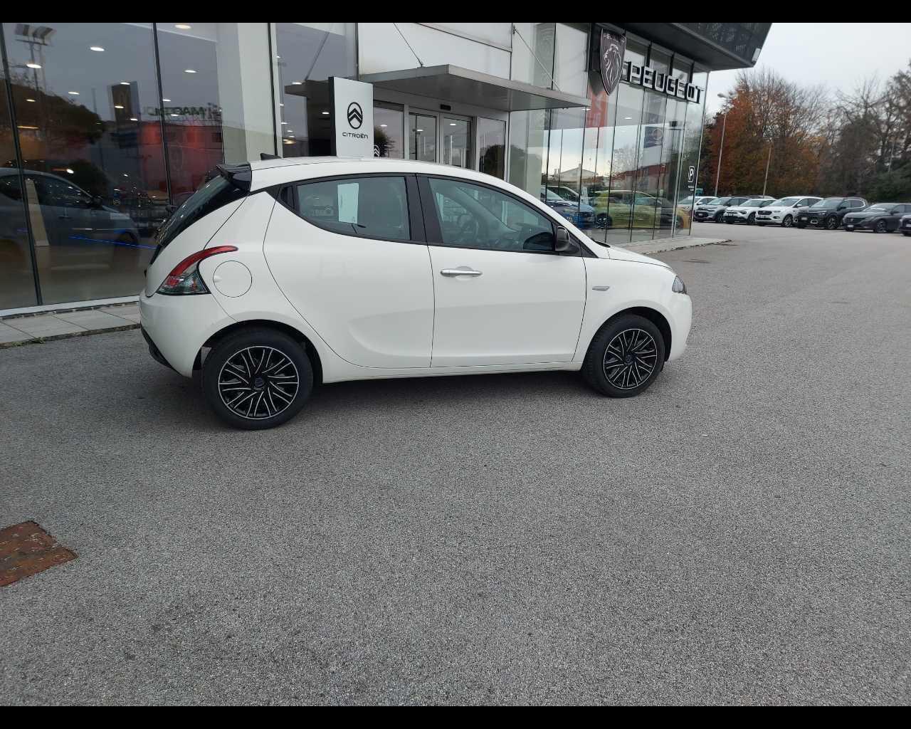 LANCIA Ypsilon 3ª serie - Ypsilon 1.0 FireFly 5 porte S&S Hybrid Gold