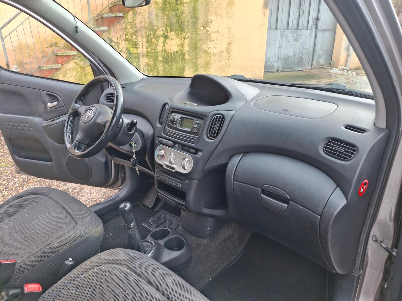 Toyota Yaris Verso 1.3i 16V cat Sol '03