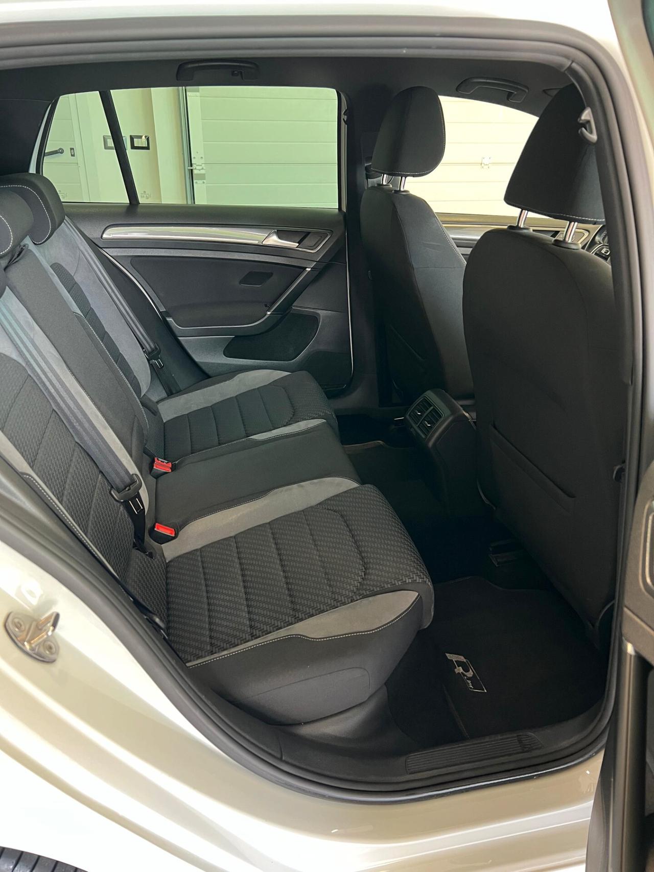 Volkswagen Golf 2.0 TDI DSG 5p. R-LINE