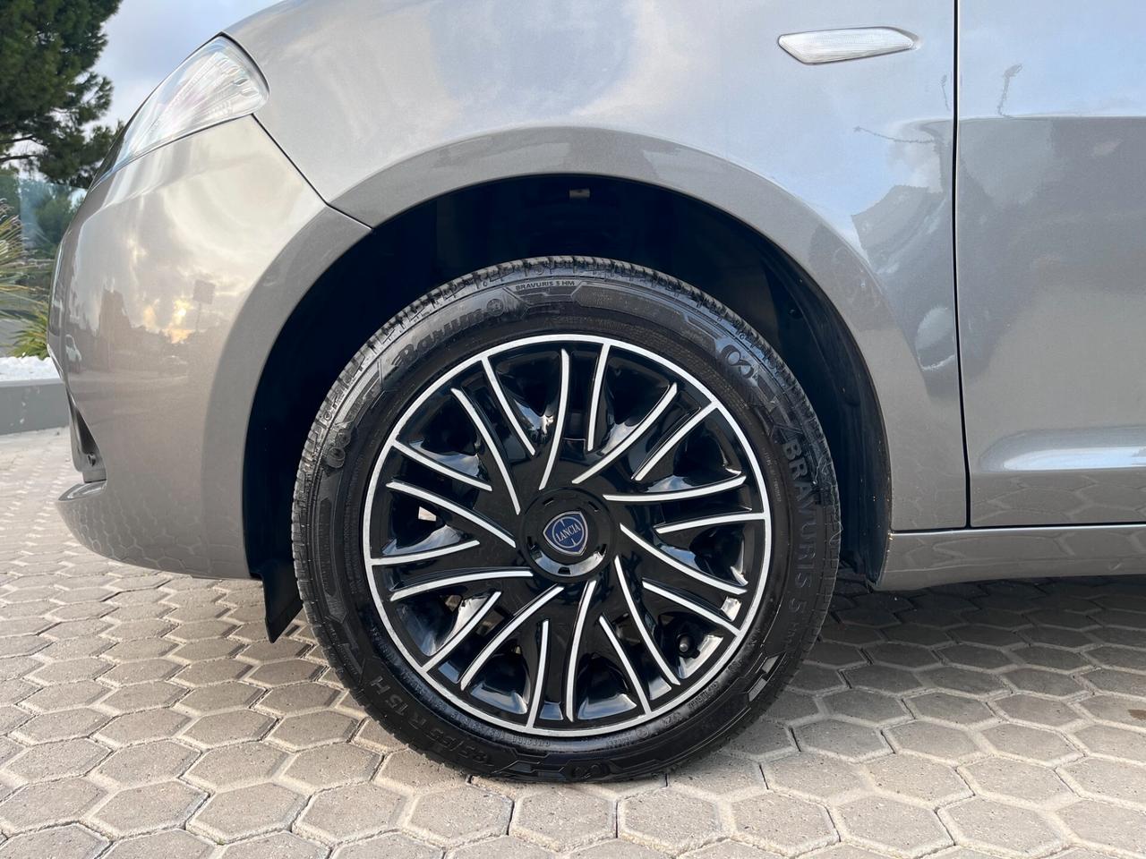 Lancia Ypsilon 1.0 FireFly 5 porte S&S Hybrid Gold