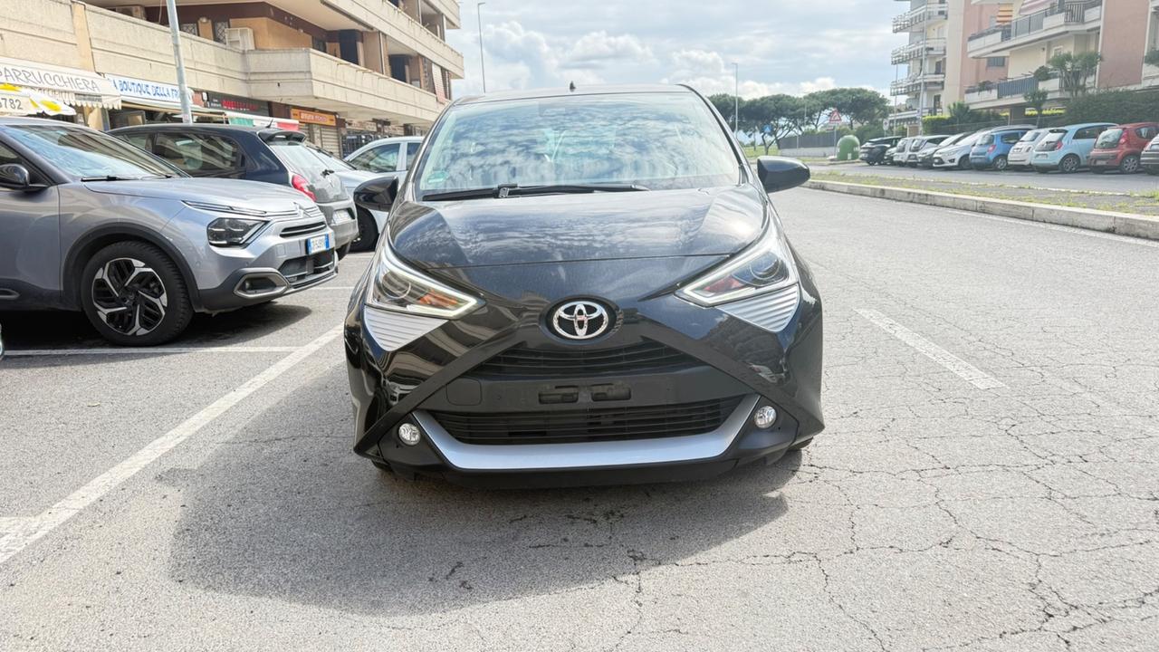 Toyota Aygo Connect 1.0 VVT-i 72 CV 5 porte x-play LED NAVI KAMERA CERCHI 16 PDC BLUETOOTH