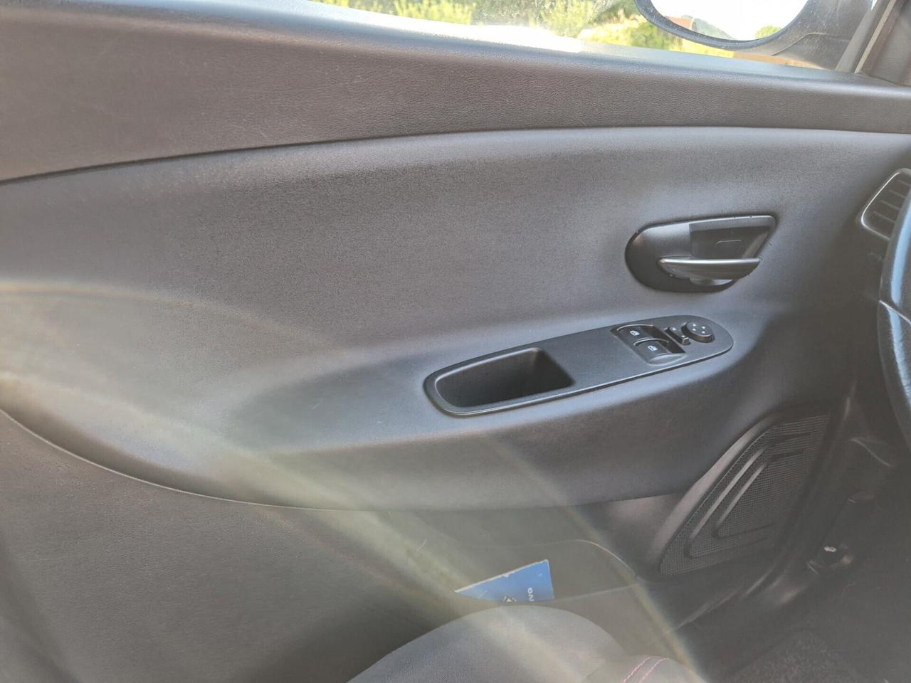 Lancia Ypsilon 0.9 TwinAir 85 CV 5 porte S&S DFN Gold