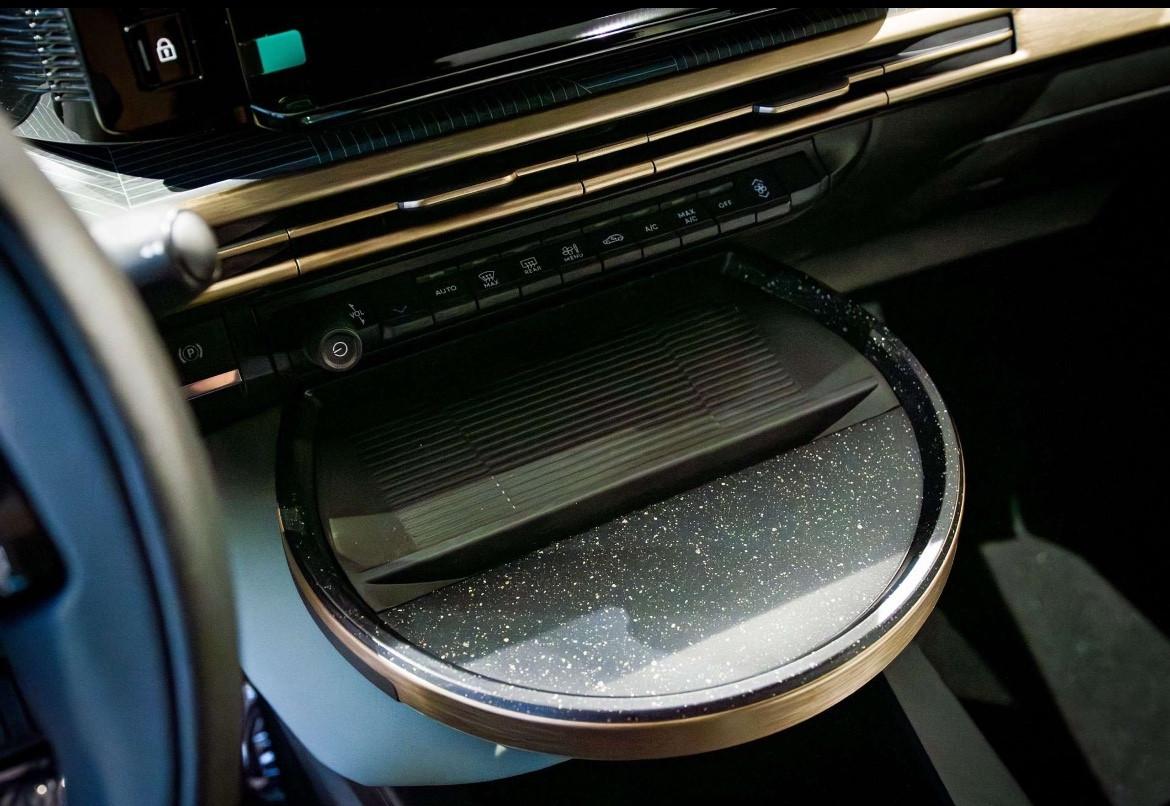 Lancia Ypsilon Hybrid e-DCT AUTO A NOLEGGIO