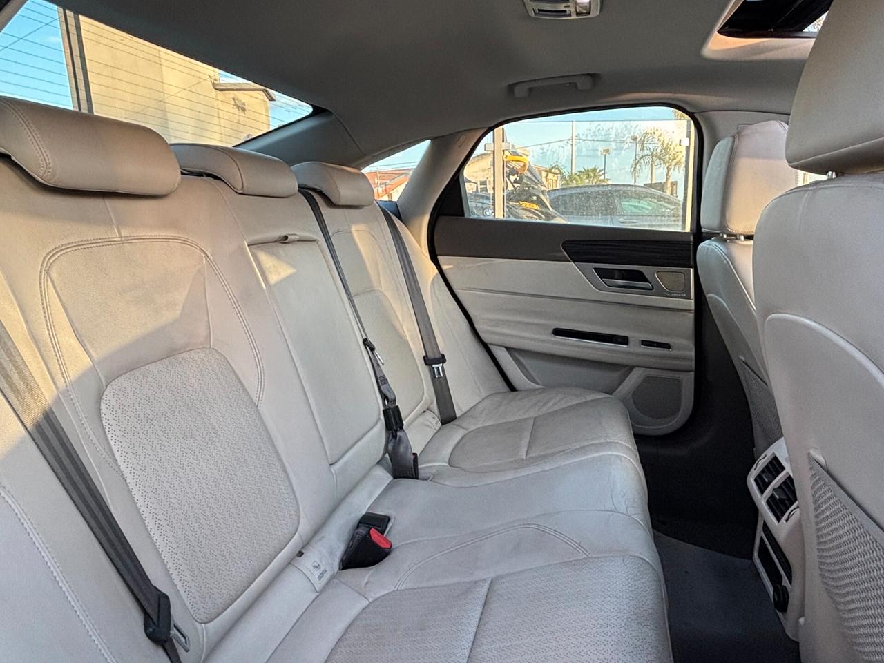 Jaguar XF 2.0 AWD 180 CV
