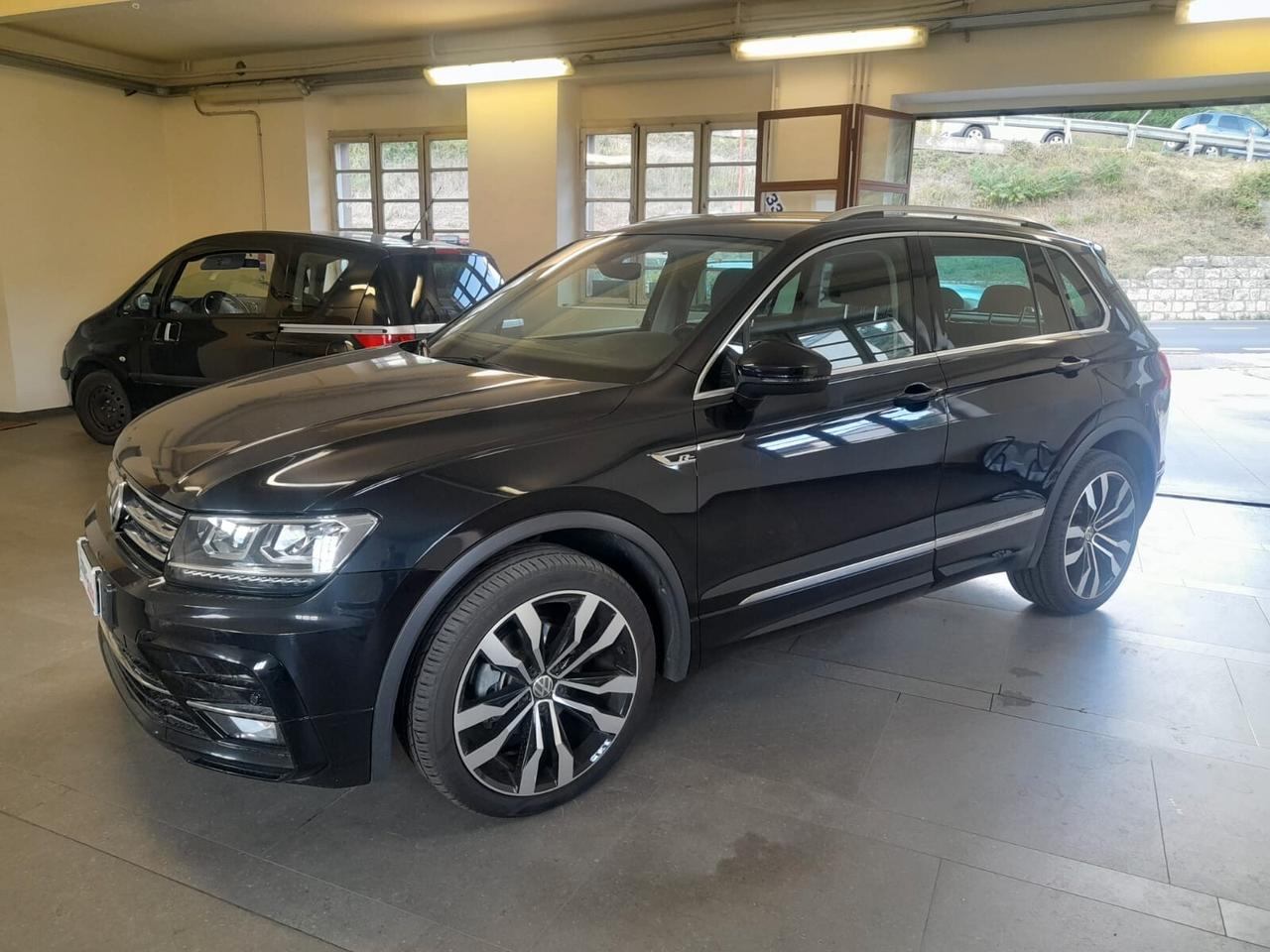 Volkswagen Tiguan 2.0 TDI SCR 4MOTION Sport R-Line