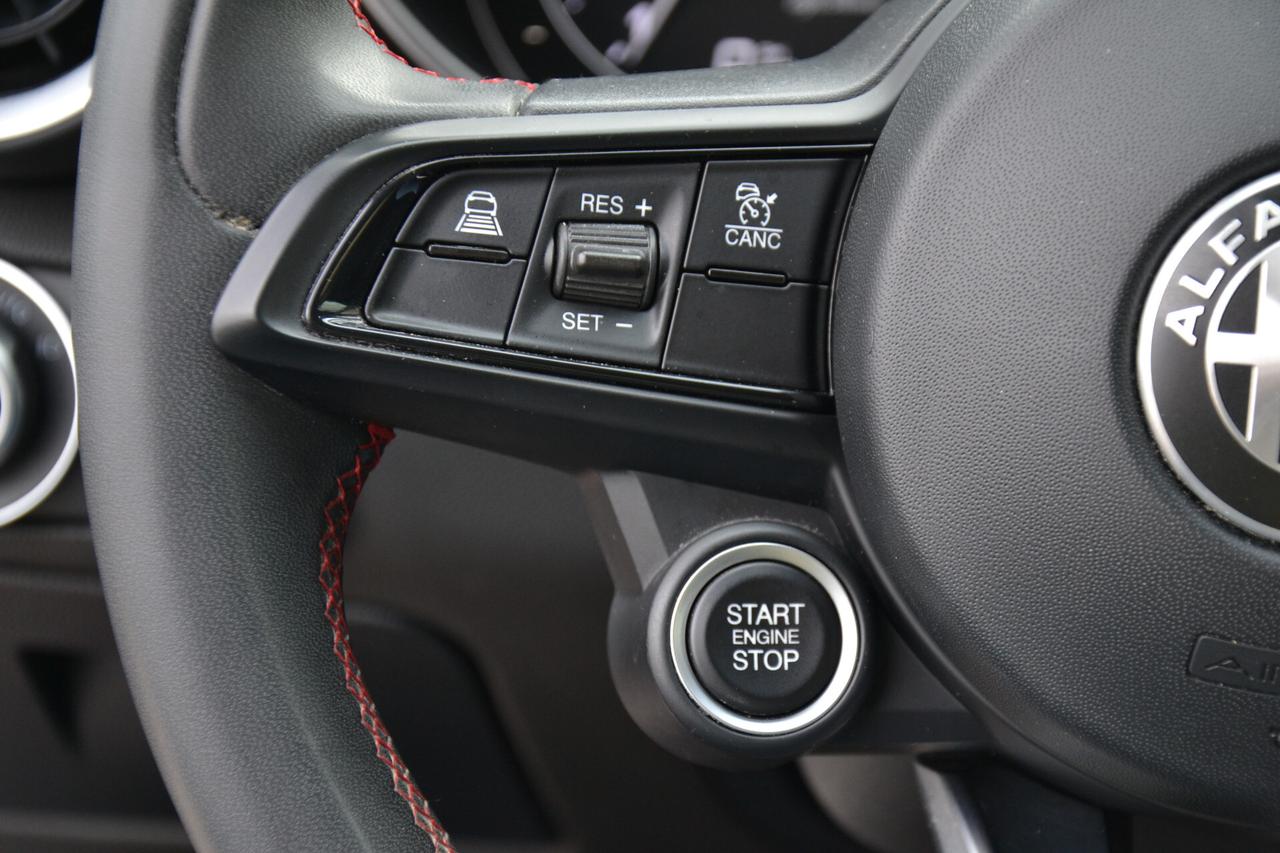 Alfa Romeo Giulia 2.0 TURBO 200CV AT8! Prezzo vero senza vincoli Unipro, fatturabile e italiana Garanzia 12 mesi inclusa!