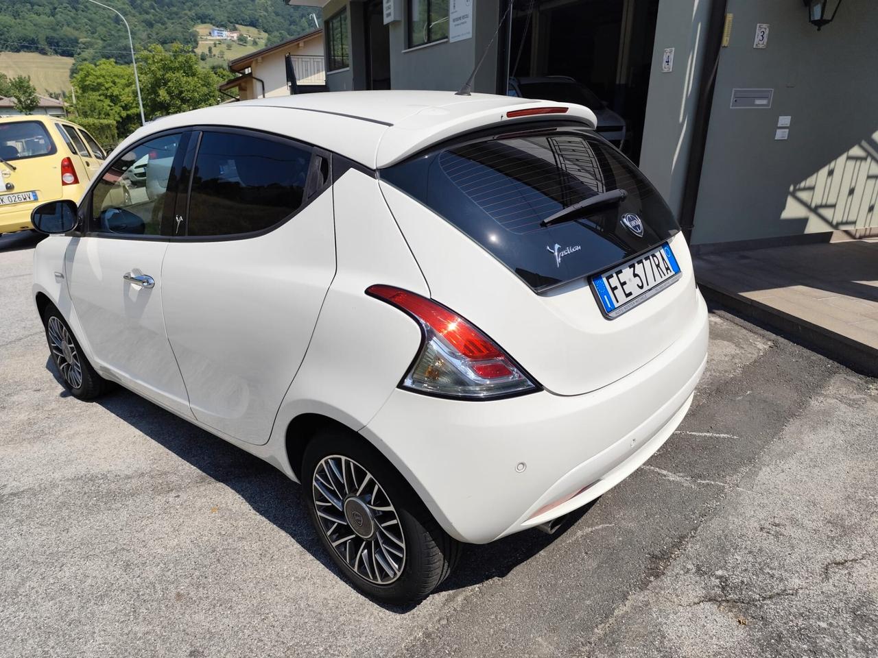 Lancia Ypsilon 1.3 MJT 16V 95 CV 5 porte S&S Gold