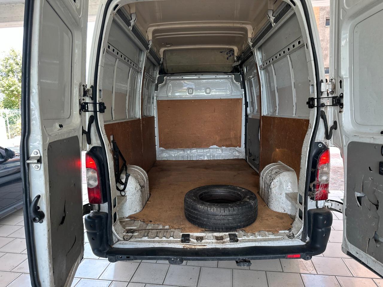 Renault Master 2.5 DCI (12 RATE)