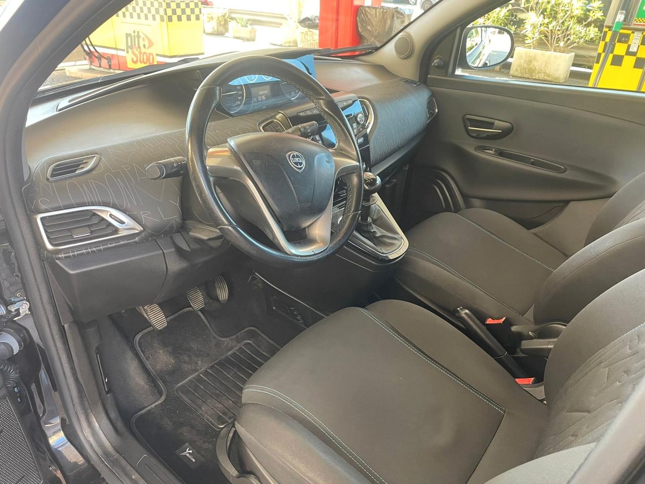 Lancia Ypsilon 1.2 69 CV 5 porte Elefantino