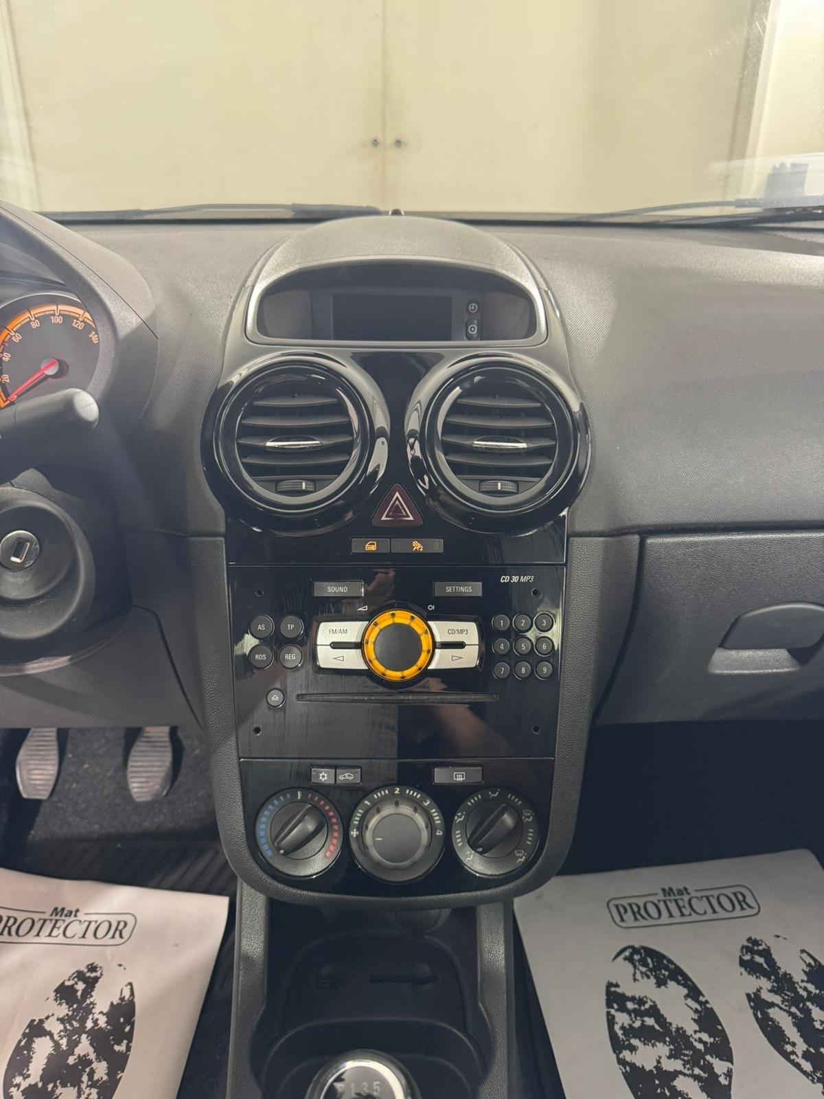 Opel Corsa 1.2 5 porte Club* NEOPATENTATI *