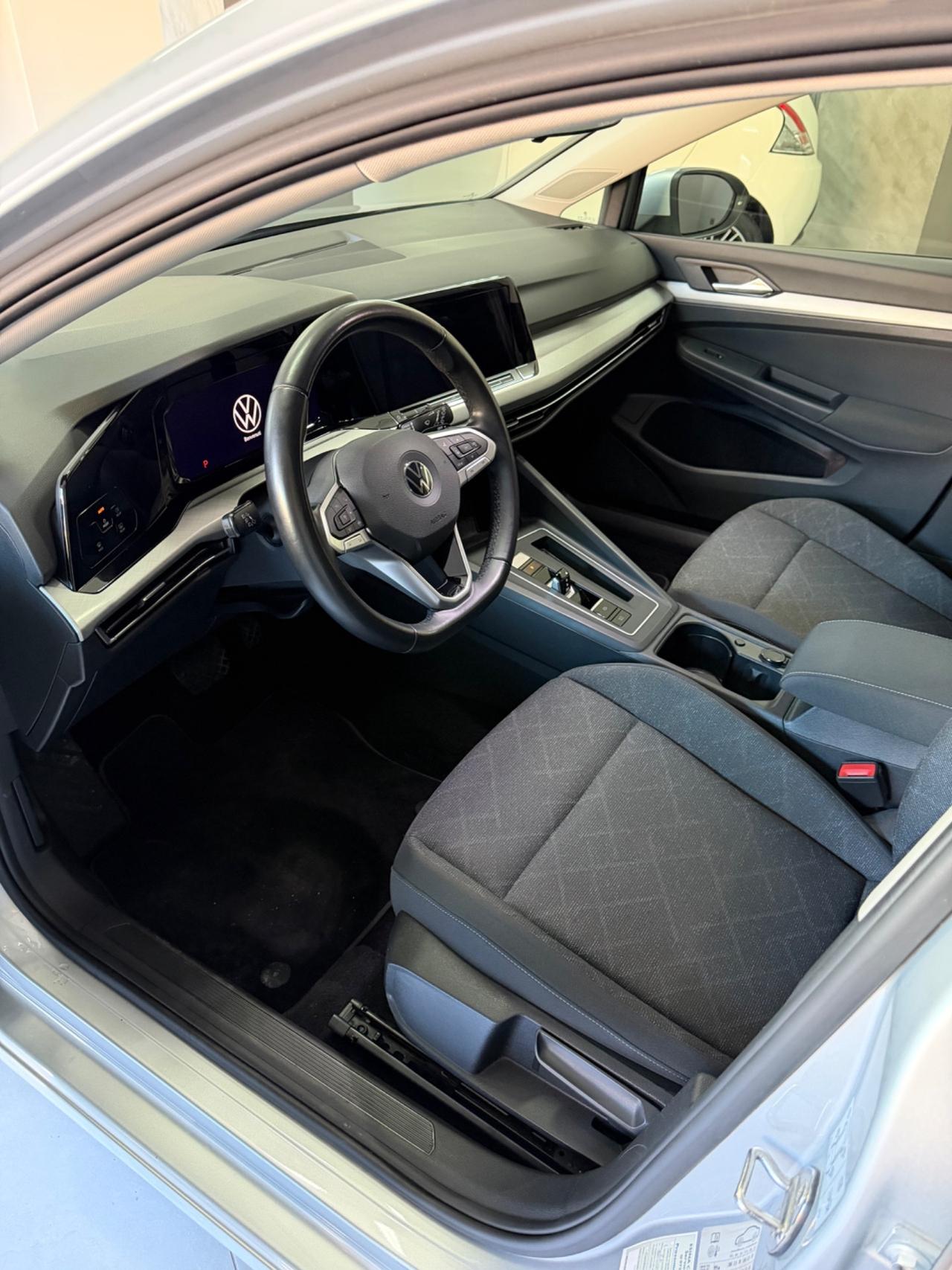 Volkswagen Golf 8 2.0 150 CV