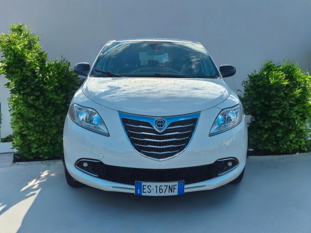 Lancia Ypsilon 0.9 TwinAir 85 CV 5 porte Metano motore rigenerato