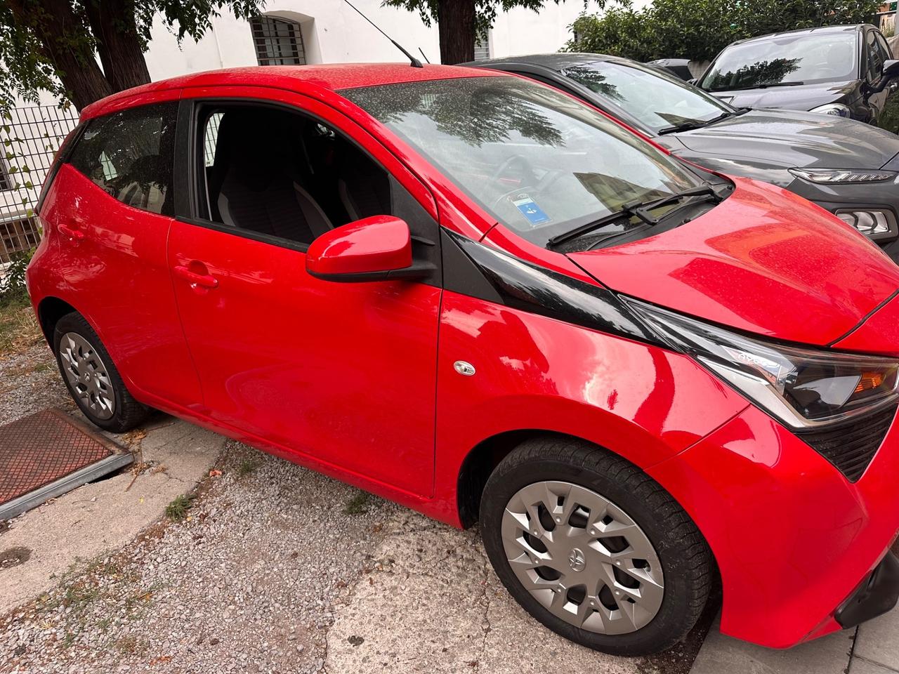 Toyota Aygo Connect 1.0 VVT-i 72 CV 5 porte x-cool