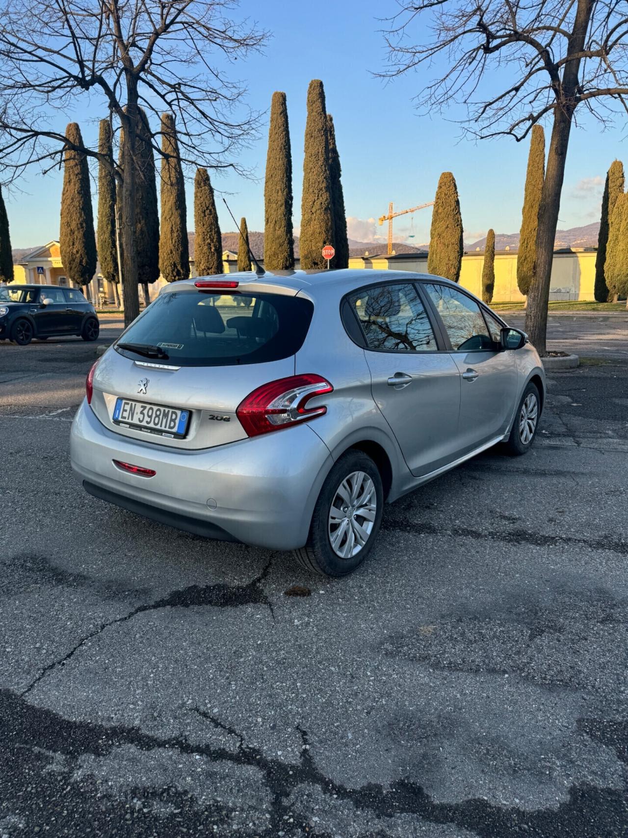 Peugeot 208 1.2 Neopatentati