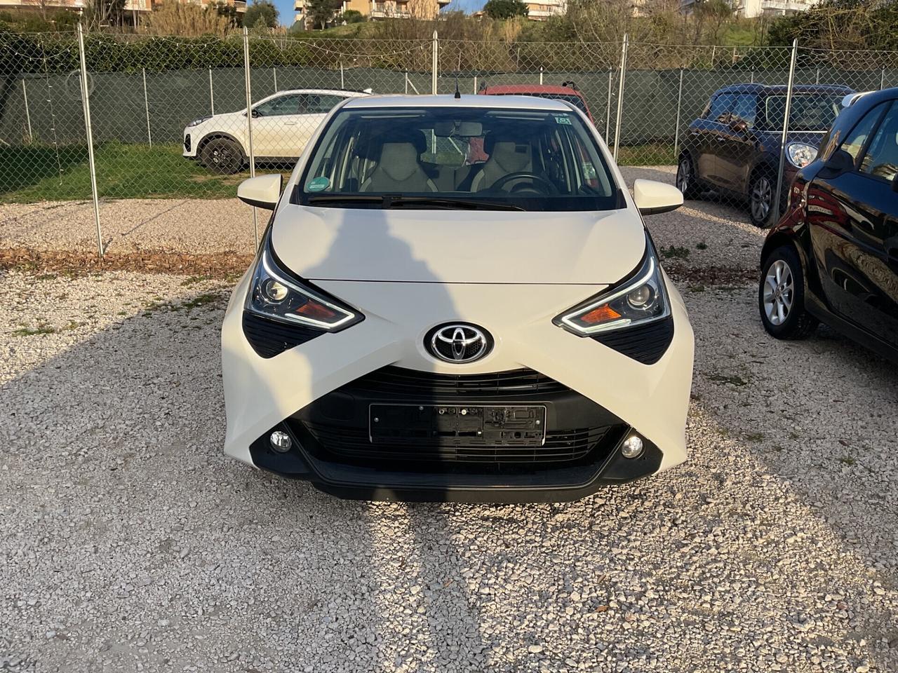 Toyota Aygo Connect 1.0 VVT-i 72 CV 5 porte x-play