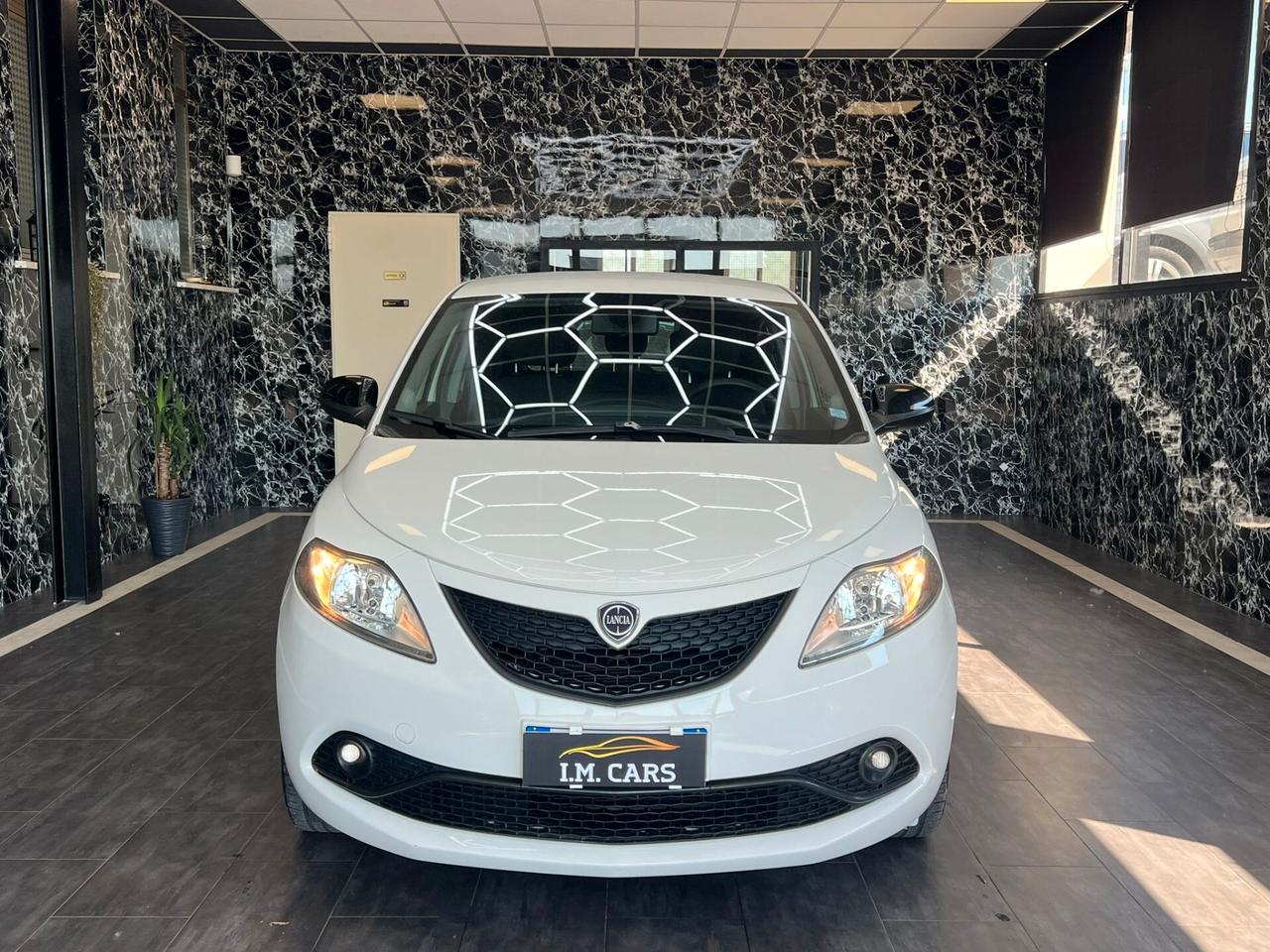 Lancia Ypsilon 1.0 FireFly 5 porte S&S Hybrid Ecochic Silver