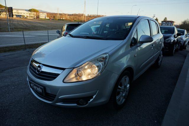 OPEL Corsa 1.4 16V 5 porte Cosmo NEOPATENTATI