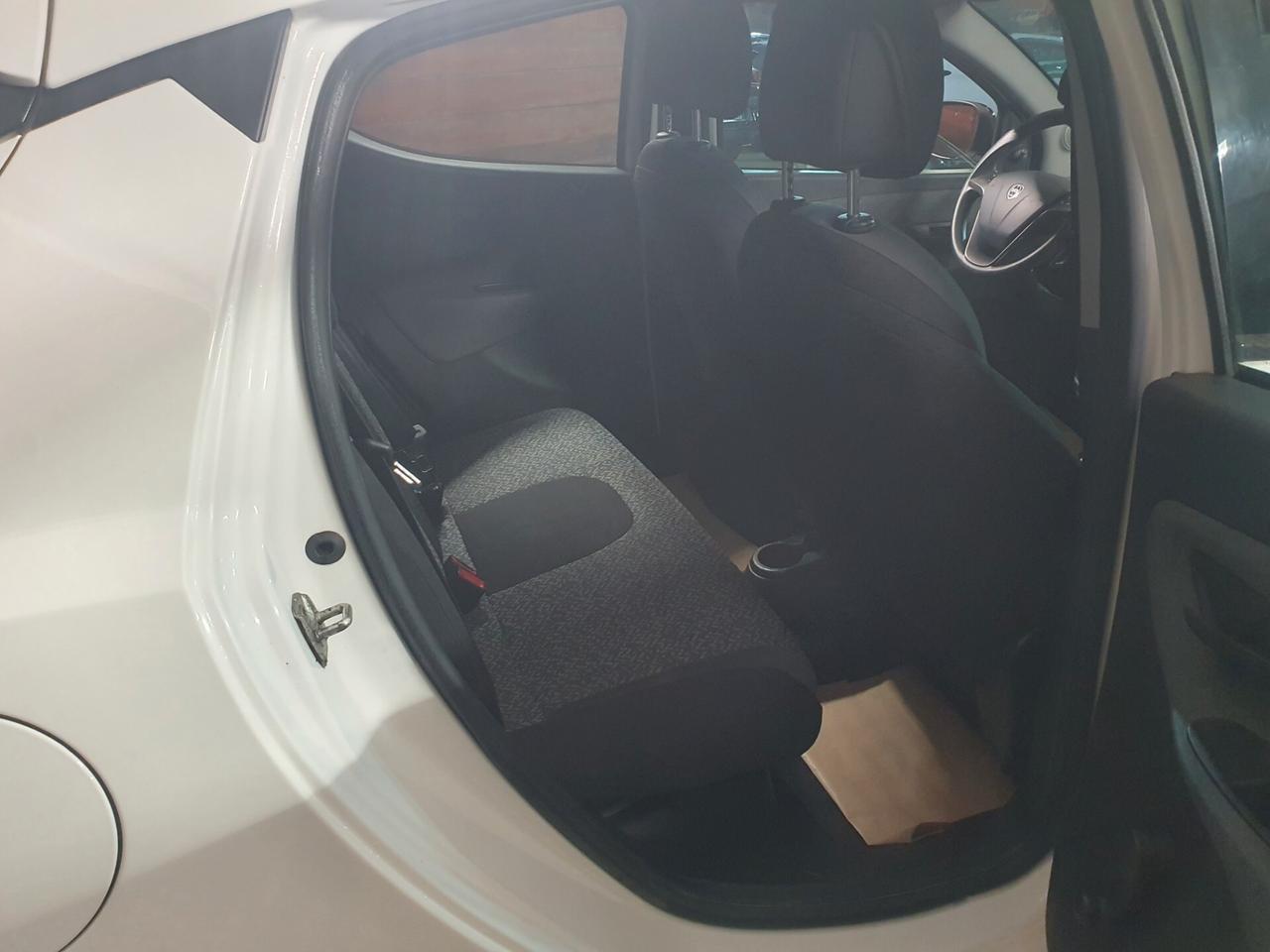 Lancia Ypsilon 1.0 FireFly 5 porte S&S Hybrid Ecochic Silver