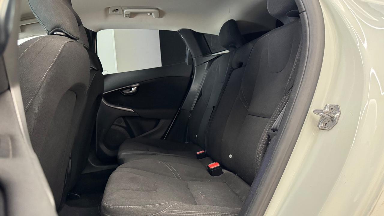 Volvo V40 D2 Momentum 2.0 120 Cv-2016
