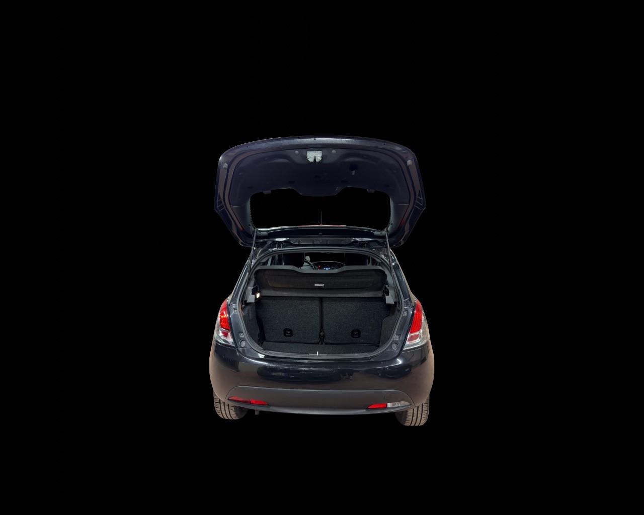 LANCIA Ypsilon 1.0 FireFly 5 porte S&S Hybrid Silver