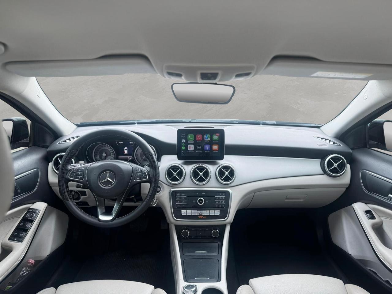 Mercedes-Benz GLA 200d SPORT AUTOMRETROCAMCARPLAY