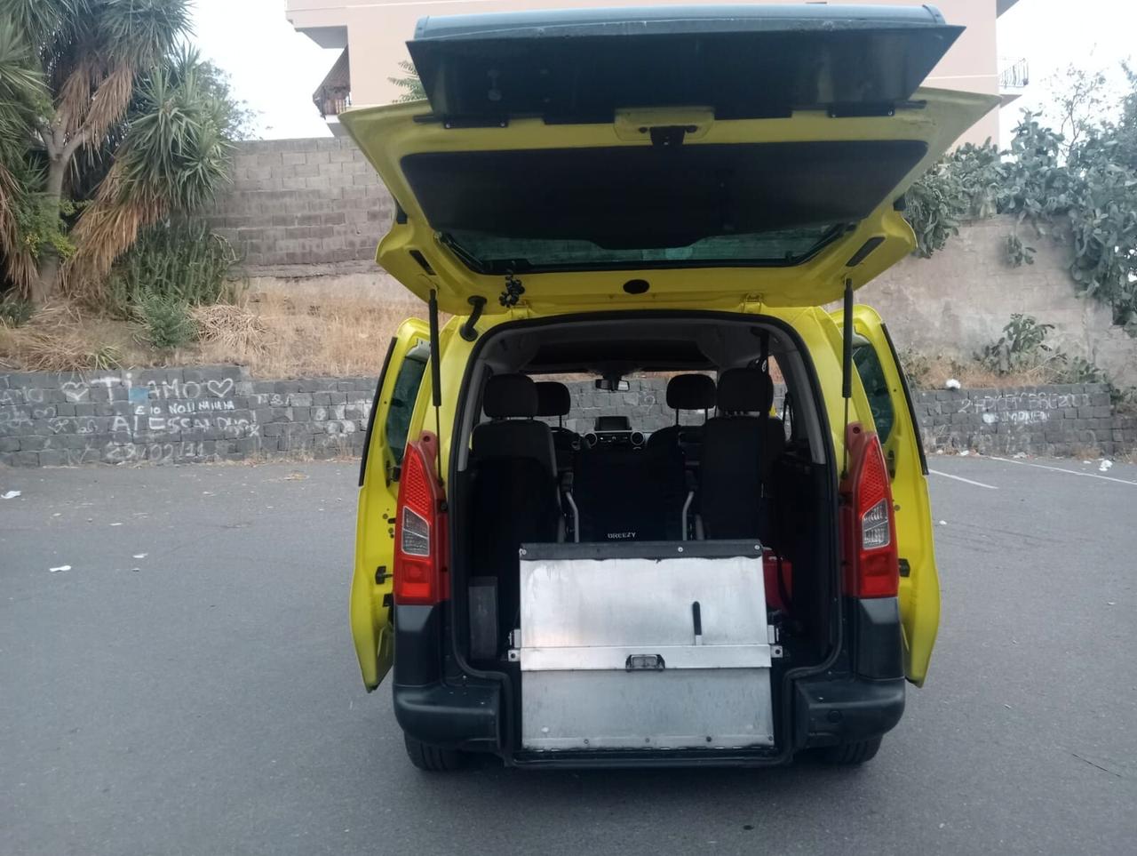 Peugeot Partner Pianale ribassato con rampa disabili in carrozzina