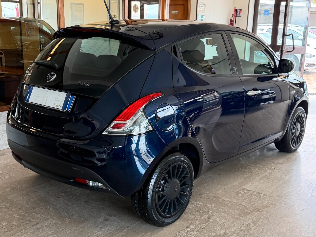 Lancia Ypsilon 1.0 FIREFLY 70 cv. Hybrid SILVER