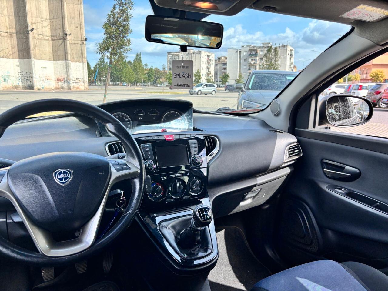Lancia Ypsilon 1.2 69 CV 5 porte Ecochic Gold