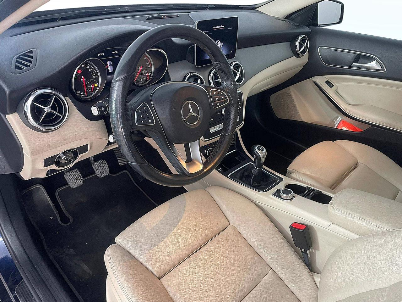 Mercedes-Benz GLA-X156 2017 - GLA 180 d Sport