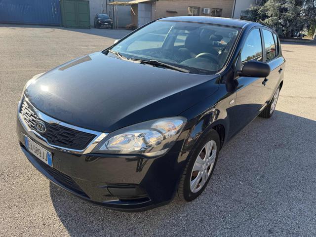 KIA cee'd 117,150km 1.4 90CV 5p. EX nessun lavoro da fare