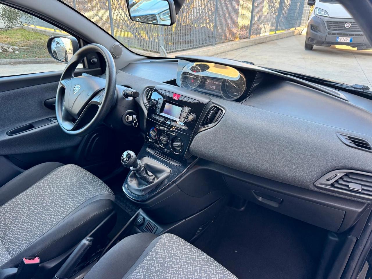 Ypsilon 1.0 FireFly 5 porte S&S Hybrid Silver