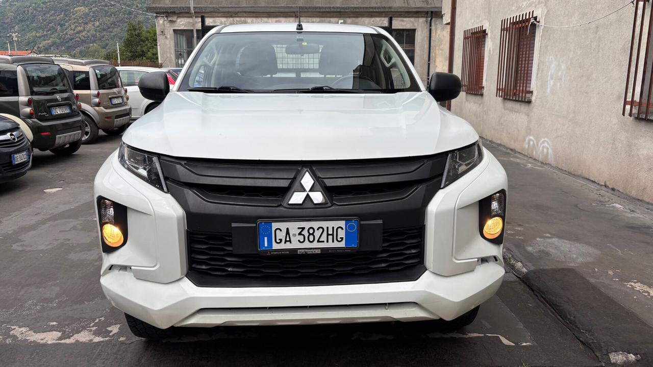 Mitsubishi L200 2.3 D Club Cab 4x4 Easy Select Inform